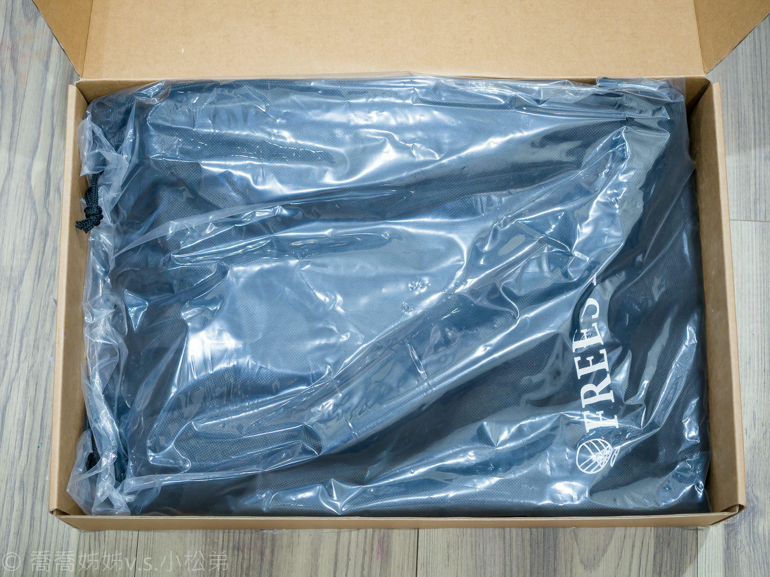 【好物分享】Freestone briefpack雙面變形包。是公事包也是休閒背包。男女適用 當媽媽包也很適合。兼具商務與旅行性能。手提 X 斜背 X 後背都可。一包多用超方便 - 第2張圖 Freestone briefpack雙面變形包