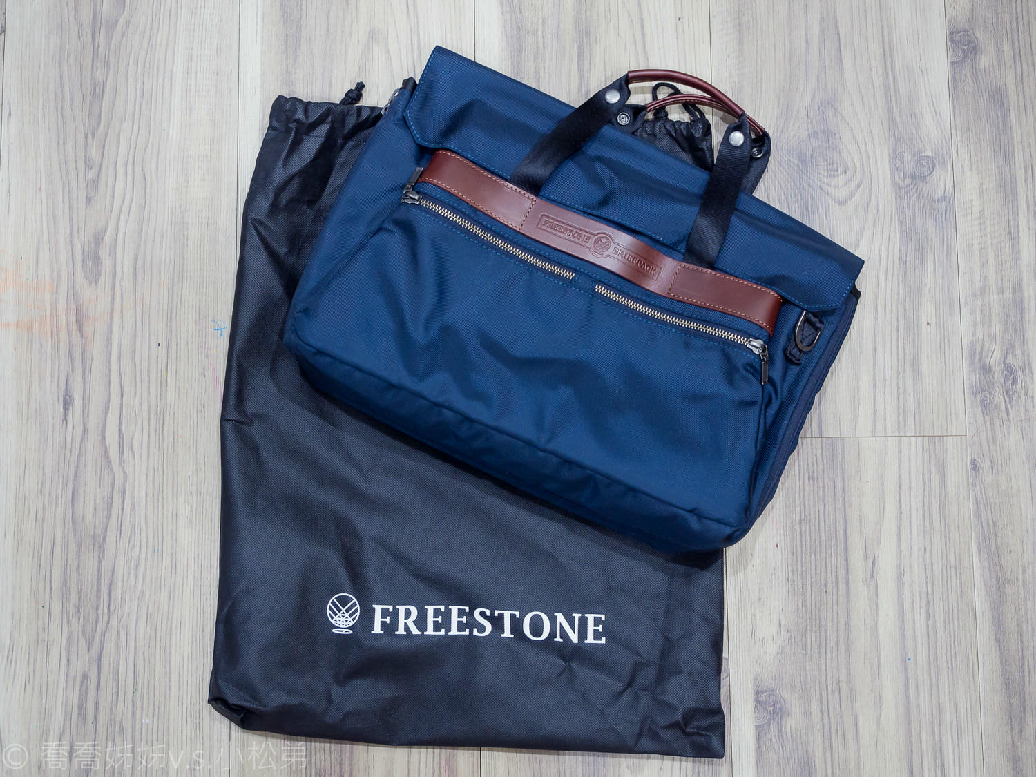 【好物分享】Freestone briefpack雙面變形包。是公事包也是休閒背包。男女適用 當媽媽包也很適合。兼具商務與旅行性能。手提 X 斜背 X 後背都可。一包多用超方便 - 第4張圖 Freestone briefpack雙面變形包