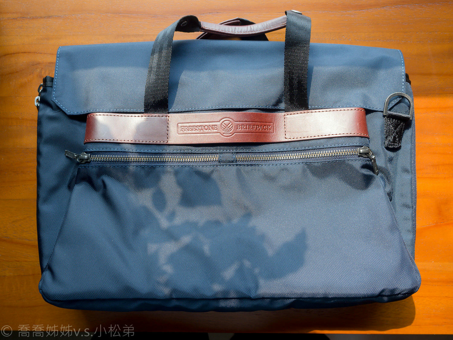 【好物分享】Freestone briefpack雙面變形包。是公事包也是休閒背包。男女適用 當媽媽包也很適合。兼具商務與旅行性能。手提 X 斜背 X 後背都可。一包多用超方便 - 第6張圖 Freestone briefpack雙面變形包