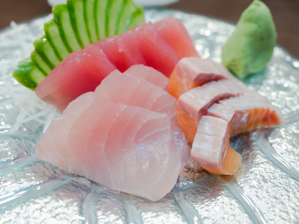 【花蓮】瑞穗火車站美食。竹村日式料理。平價好吃的壽司。新鮮生魚片。
