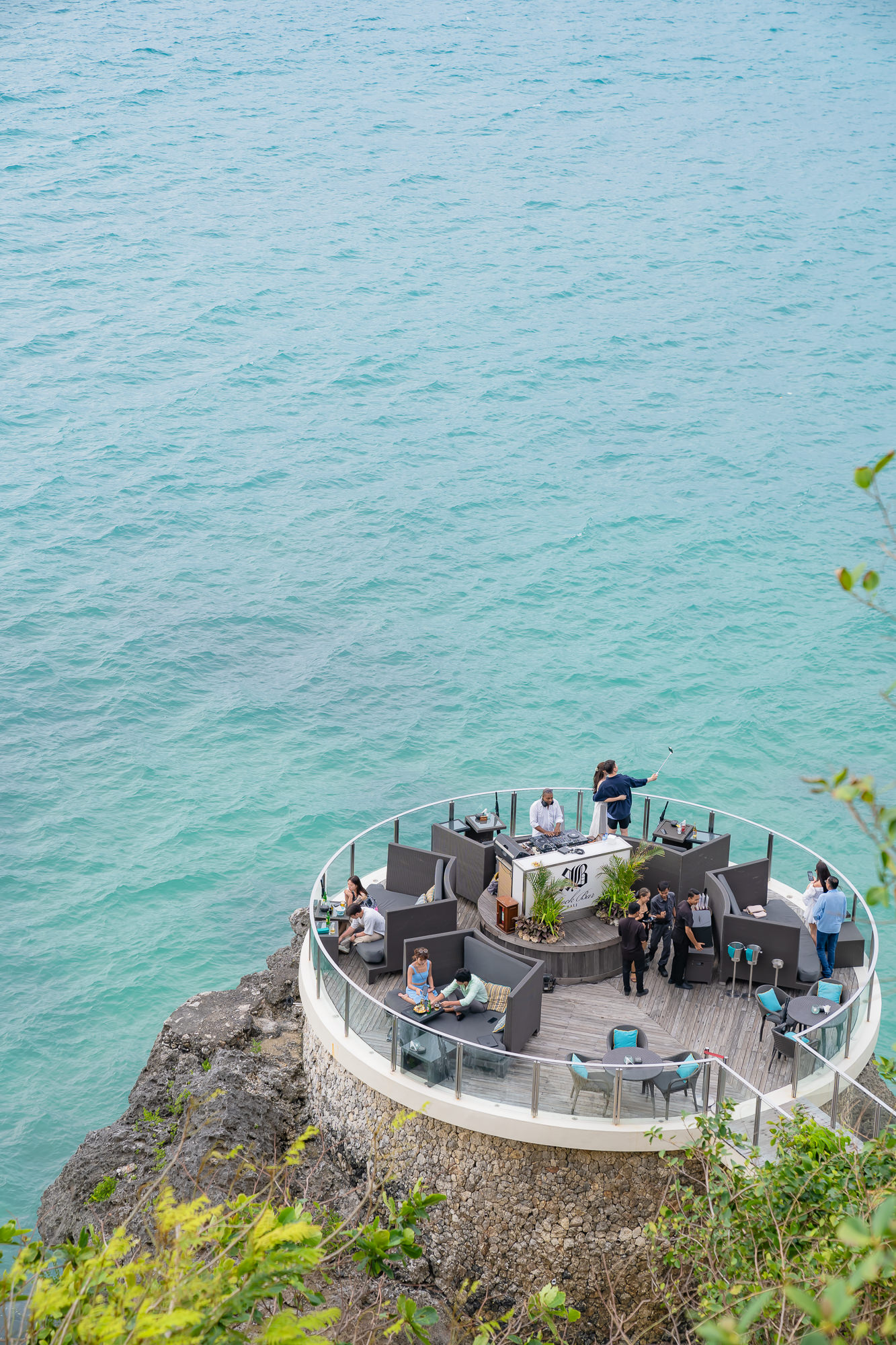 【峇里島】AYANA Rock Bar, BALI。無敵海景岩石酒吧。曾獲選全球最佳景觀酒吧 - 第1張圖 AYANA Rock Bar, BALI 岩石酒吧