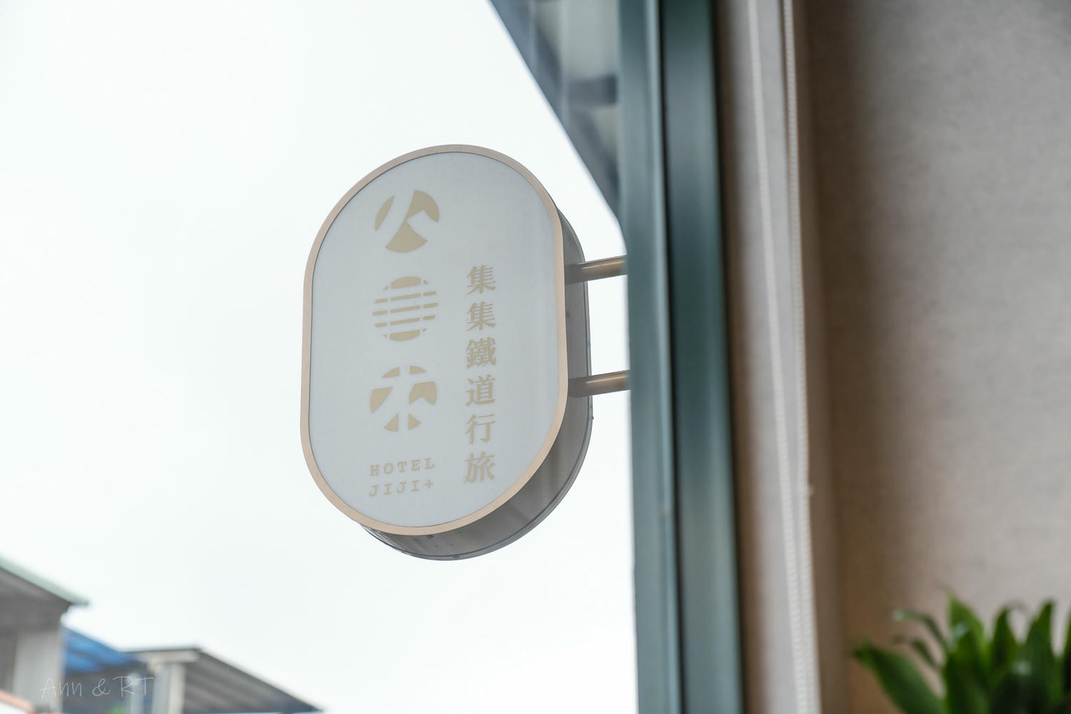 【南投】集集鐵道行旅。6種台鐵火車主題房超可愛。四人平日入住$2200元起再送觀光工廠DIY票券。還有宵夜免費泡麵吃到飽!交通方便。是玩集集/水里/車埕的最佳住宿選擇! - 第17張圖