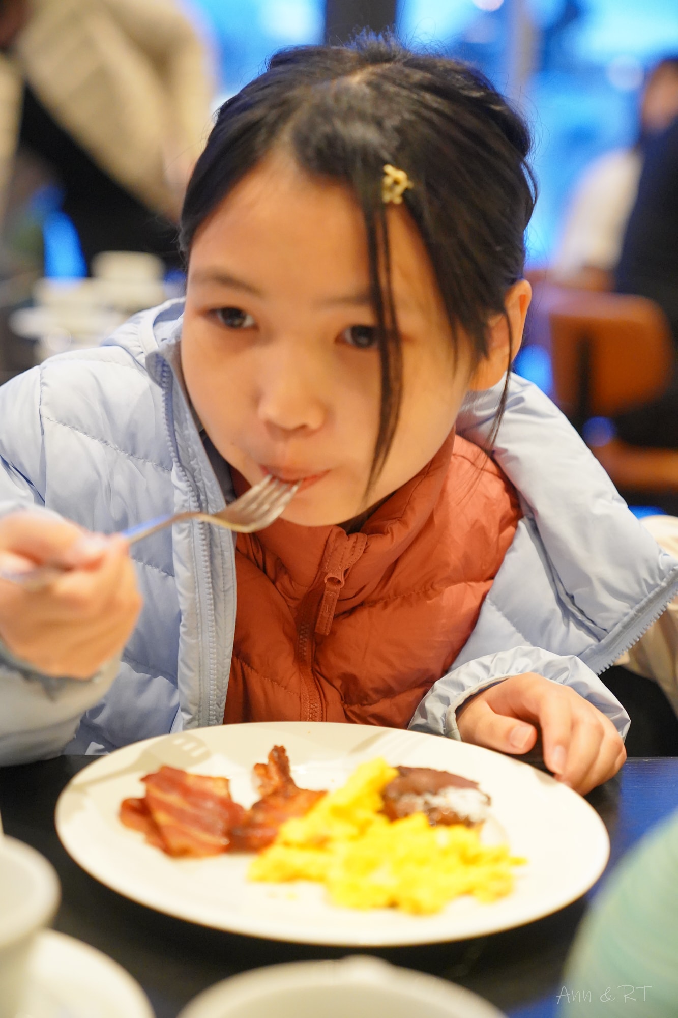 【挪威親子自由行】斯沃爾維爾住宿推薦。羅弗敦索恩飯店。Thon Hotel Lofoten。全挪威票選之最好吃早餐！