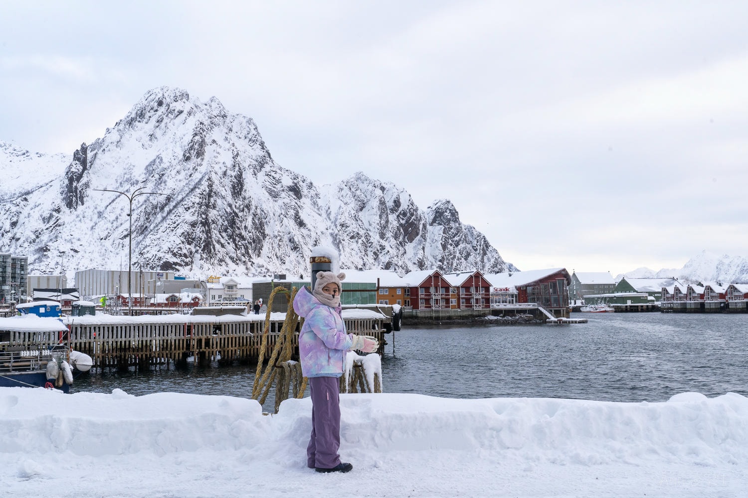 【挪威親子自由行】斯沃爾維爾住宿推薦。羅弗敦索恩飯店。Thon Hotel Lofoten。全挪威票選之最好吃早餐！