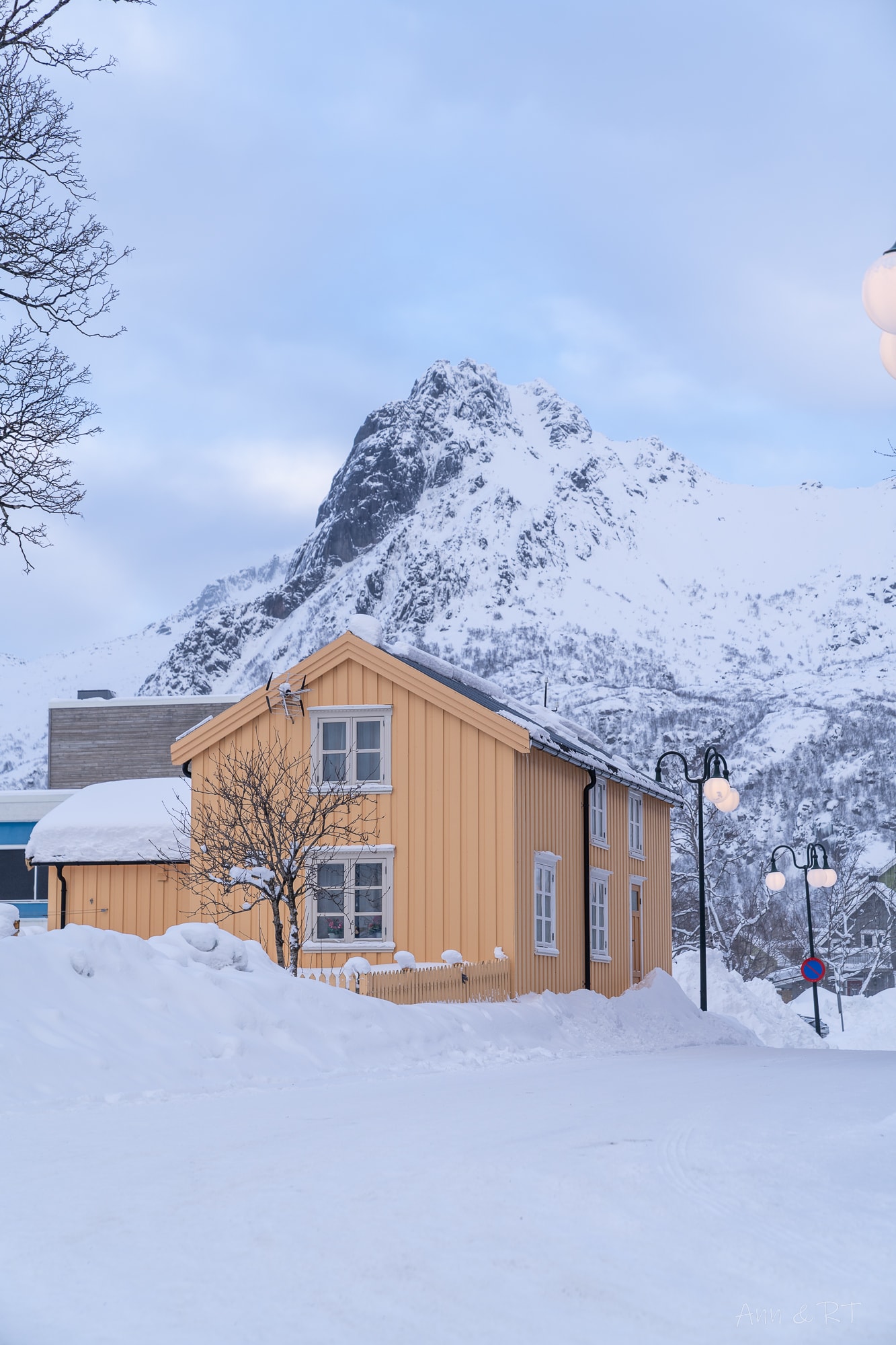 【挪威親子自由行】斯沃爾維爾住宿推薦。羅弗敦索恩飯店。Thon Hotel Lofoten。全挪威票選之最好吃早餐！