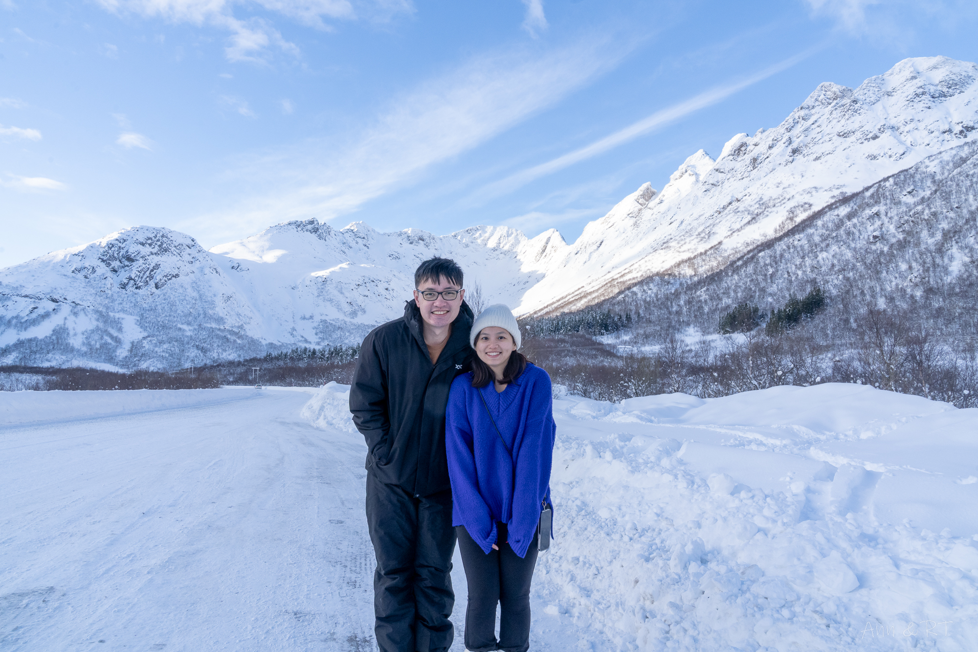 【挪威親子自由行】探訪世界最美足球場Henningsvær。沿途風光景點＆美麗海灘。雪地空拍驚險紀錄