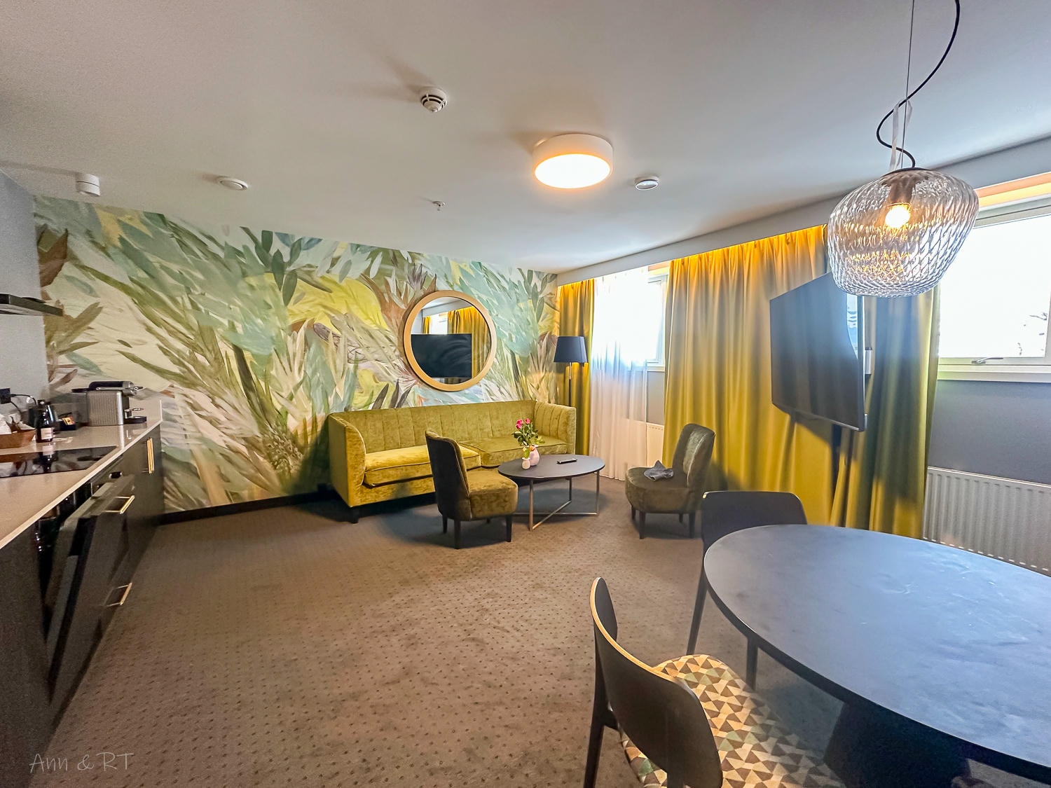 【挪威親子自由行】斯沃爾維爾住宿推薦。羅弗敦索恩飯店。Thon Hotel Lofoten。全挪威票選之最好吃早餐！